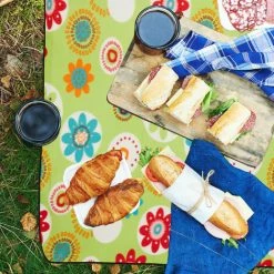 Relaxdays Couverture Pique-nique Picnic Plaid Imperméable Fleurs 200x200 Cm Poignée Isolation Tapis, Vert Clair -Plaid et couverture Soldes 11944126 3