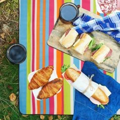 Relaxdays Couverture Pique-nique Picnic Plaid Imperméable 200x200 Cm Poignée Isolation Tapis, Rayures -Plaid et couverture Soldes 11944144 4