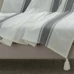 DOUCEUR D'INTÉRIEUR Plaid à Pompons 125x150 Cm Coton Indira Anthracite - Gris 7 DOUCEUR D'INTÉRIEUR Plaid à Pompons 125x150 Cm Coton Indira Anthracite - Gris -Plaid et couverture Soldes 18363578 3