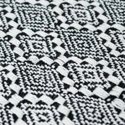 THEDECOFACTORY ESCAPADE - <p>Plaid Ethnique Motif Ethno Blanc Et Noir 125x150 - Blanc -Plaid et couverture Soldes 23982768 3