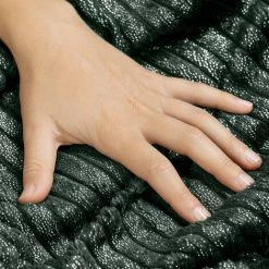 Beautissu Couvre Lit Elisa Couverture Polaire Avec Impressions Scintillantes Noir, 200cm, 150cm 10 Beautissu Couvre Lit Elisa Couverture Polaire Avec Impressions Scintillantes Noir, 200cm, 150cm -Plaid et couverture Soldes 24975341 4