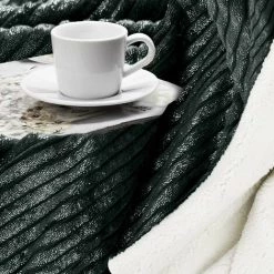 Beautissu Couvre Lit Elisa Couverture Polaire Avec Impressions Scintillantes Noir, 200cm, 150cm 11 Beautissu Couvre Lit Elisa Couverture Polaire Avec Impressions Scintillantes Noir, 200cm, 150cm -Plaid et couverture Soldes 24975341 5