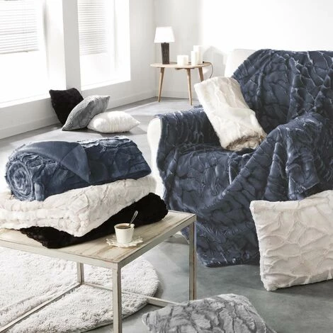 DOUCEUR D INTERIEUR Plaid Imitation Fourrure Ecaille - 125 X 150 Cm - 125 X 150 - Bleu Foncé 4 DOUCEUR D INTERIEUR Plaid Imitation Fourrure Ecaille - 125 X 150 Cm - 125 X 150 - Bleu Foncé – Image 2