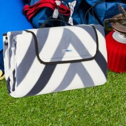 Relaxdays Couverture Pique-nique XXL, 200x200cm, Tapis De Plage Polaire, Isolant, Imperméable, Avec Poignée, Multicolore -Plaid et couverture Soldes 32804422 4