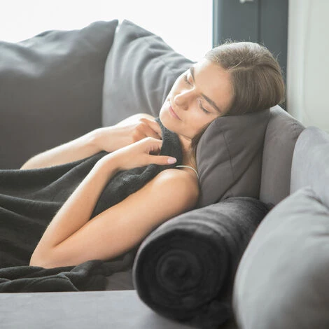 Relaxdays Couverture Grande Polaire Douce Plaid Moelleuse Douillet Lavable 30°C HxlxP: 1 X 150 X 200 Cm, Noir 5 Relaxdays Couverture Grande Polaire Douce Plaid Moelleuse Douillet Lavable 30°C HxlxP: 1 X 150 X 200 Cm, Noir – Image 3