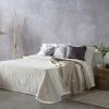 GUY LAROCHE Couvre-lit FLEUR Beige 250x270 Cm - Beige 1 GUY LAROCHE Couvre-lit FLEUR Beige 250x270 Cm - Beige -Plaid et couverture Soldes 34558357 1