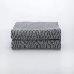 NAF NAF Couvre-lit PAINES Gris 180x270 Cm - Gris -Plaid et couverture Soldes 34558401 3