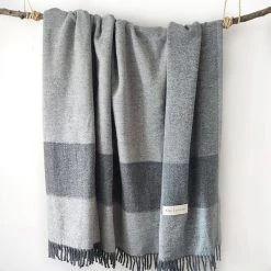 GUY LAROCHE Plaid CROISETTE Gris 130x170 Cm - Gris