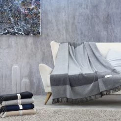 GUY LAROCHE Plaid CROISETTE Gris 130x170 Cm - Gris -Plaid et couverture Soldes 34558523 3