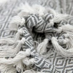 RIDEAUDISCOUNT Fouta, Jeté De Lit, Plaid 100% Coton 120 X 150 Cm Avec Franges Jacquard Micromotif Losanges Gris - Gris 8 RIDEAUDISCOUNT Fouta, Jeté De Lit, Plaid 100% Coton 120 X 150 Cm Avec Franges Jacquard Micromotif Losanges Gris - Gris -Plaid et couverture Soldes 36907070 2