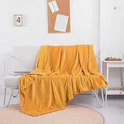 BARES Couverture En Flanelle Avec Couverture Douce à Franges à Pompons Pour Lit, Canapé, Toutes Saisons (51,2 X 59 Pouces, Jaune