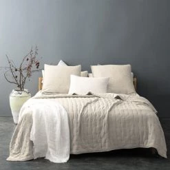 HOMEMAISON Couvre Lit Matelassé Et Moelleux Ecru 180 X 240 Cm - Ecru