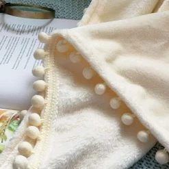 TINOR Couverture En Flanelle Avec Couverture De Sieste à Pompons Couverture De Lit Confortable Couverture De Jet Doux Pour Canapé-lit Adapté à Toutes Les Saisons (Ivoire, 150x 200 Cm) 11 TINOR Couverture En Flanelle Avec Couverture De Sieste à Pompons Couverture De Lit Confortable Couverture De Jet Doux Pour Canapé-lit Adapté à Toutes Les Saisons (Ivoire, 150x 200 Cm) -Plaid et couverture Soldes 46790725 5