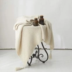 TINOR Couverture En Tricot Plaids Canapé Couvre-lit Tapis De Table Jetés De Lit Nordique Chaud Doux Avec Frange Faite à La Main Pour Plage Pique-Nique Toutes Saisons (Beige,130 X 170cm) -Plaid et couverture Soldes 46790784 5