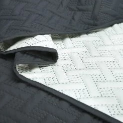 WOLTU Couvre Lit à Motif Géométrique En Microfibre.Patchwork Réversible Douce Et Agréable.Gris Foncé+Crème.240x260cm -Plaid et couverture Soldes 49240330 3