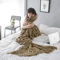 LITZEE Couverture De Queue De Sirène, Toutes Les Saisons Chaude Couverture De Lit Canapé Couette Salon Sac De Couchage Pour Enfants Et Adultes, écailles De Poisson, 190 X 90 Cm - Marron 11 LITZEE Couverture De Queue De Sirène, Toutes Les Saisons Chaude Couverture De Lit Canapé Couette Salon Sac De Couchage Pour Enfants Et Adultes, écailles De Poisson, 190 X 90 Cm - Marron -Plaid et couverture Soldes 51546800 5