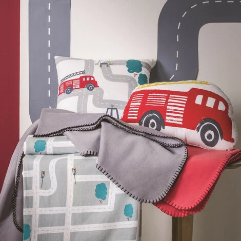 FUTURE HOME Lot 2 Plaids Gris Et Rouge Polyester 130x150cm Cool - Multicouleur 4 FUTURE HOME Lot 2 Plaids Gris Et Rouge Polyester 130x150cm Cool - Multicouleur – Image 2