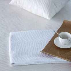 GUY LAROCHE Couvre-lit Jacquard DORYA-C 180x270 Cm Blanc - Blanc -Plaid et couverture Soldes 53917140 3