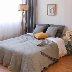 HOMEMAISON Couvre Lit En Coton Recyclé Gaufré Gris Clair 240 X 220 Cm - Gris Clair