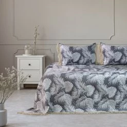 FLHF Couvre-lit Feuilles Tropicales Gris + Blanc 240x260 8 FLHF Couvre-lit Feuilles Tropicales Gris + Blanc 240x260 -Plaid et couverture Soldes 55949608 3