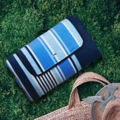 Relaxdays Couverture Pique-nique XXL, 200x300 Cm, Tapis De Plage, Isolation Thermique, Imperméable, Rayures Nuances Bleu -Plaid et couverture Soldes 59261098 4