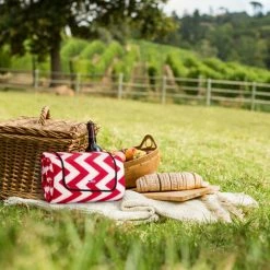 Relaxdays Couverture Pique-nique XXL, 200x300 Cm, Tapis De Plage, Isolation Thermique, Imperméable, Zig-zag Rouge/blanc 10 Relaxdays Couverture Pique-nique XXL, 200x300 Cm, Tapis De Plage, Isolation Thermique, Imperméable, Zig-zag Rouge/blanc -Plaid et couverture Soldes 59806859 4