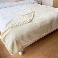 GALOZZOIT Couverture à Pompons En Polaire Douce à Franges Pour Canapé, Lit, Canapé | Décorative Confortable Et Chaude En Flanelle De Velours à Pompons (crème,130 X 150 Cm) -Plaid et couverture Soldes 60858319 3