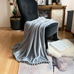 GALOZZOIT Couverture à Pompons En Polaire Douce à Franges Pour Canapé, Lit, Canapé | Décorative Confortable Et Chaude En Flanelle De Velours à Pompons (gris, 130 X 150 Cm) 9 GALOZZOIT Couverture à Pompons En Polaire Douce à Franges Pour Canapé, Lit, Canapé | Décorative Confortable Et Chaude En Flanelle De Velours à Pompons (gris, 130 X 150 Cm) -Plaid et couverture Soldes 60858323 3