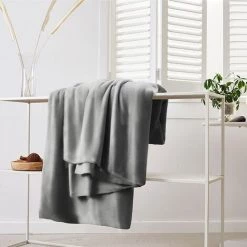 SWANEW Couverture Câline, Couverture Polaire, Couverture Moelleuse, Chaude, Super Douce, 150 X 200 Cm - Gris