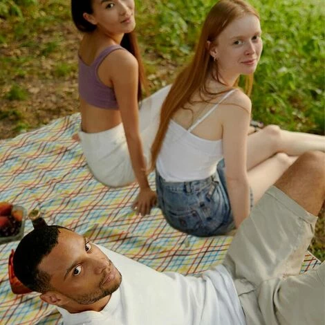 SINCèREETALI Couverture De Pique-Nique, Pliable Tapis Plage Surface Imperméable Et Sans Sable, Tapis Pique Niques Pour Plage, Le Parc, La Randonnée, Le Camping, Idéal Pour Les Voyages En Famille 5 SINCèREETALI Couverture De Pique-Nique, Pliable Tapis Plage Surface Imperméable Et Sans Sable, Tapis Pique Niques Pour Plage, Le Parc, La Randonnée, Le Camping, Idéal Pour Les Voyages En Famille – Image 3