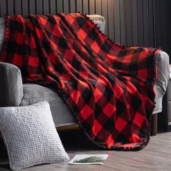 OSQI Couverture Polaire Avec Franges à Pompons, Plaid En Flanelle à Carreaux Buffalo Rouge Et Noir Pour Canapé-lit Adapté à Toutes Les Saisons (130x150cm)
