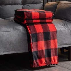 OSQI Couverture Polaire Avec Franges à Pompons, Plaid En Flanelle à Carreaux Buffalo Rouge Et Noir Pour Canapé-lit Adapté à Toutes Les Saisons (130x150cm) 10 OSQI Couverture Polaire Avec Franges à Pompons, Plaid En Flanelle à Carreaux Buffalo Rouge Et Noir Pour Canapé-lit Adapté à Toutes Les Saisons (130x150cm) -Plaid et couverture Soldes 65505613 4
