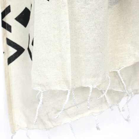 LINNEA Jeté De Canapé 130x160 Cm SILVO Chevrons Ecru/Noir - Blanc 7 LINNEA Jeté De Canapé 130x160 Cm SILVO Chevrons Ecru/Noir - Blanc – Image 5