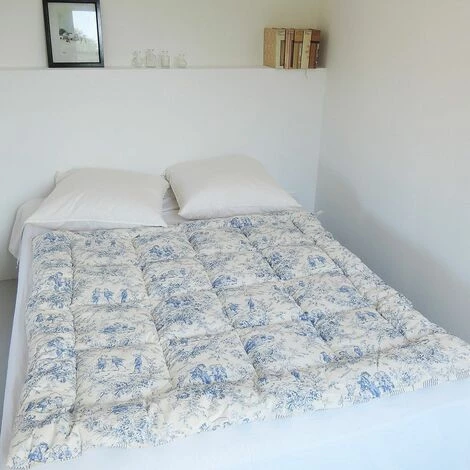 MAISON TILLEUL Edredon En Coton Matelassé Toile De Jouy Bleu 140 X 150 - Bleu 3 MAISON TILLEUL Edredon En Coton Matelassé Toile De Jouy Bleu 140 X 150 - Bleu